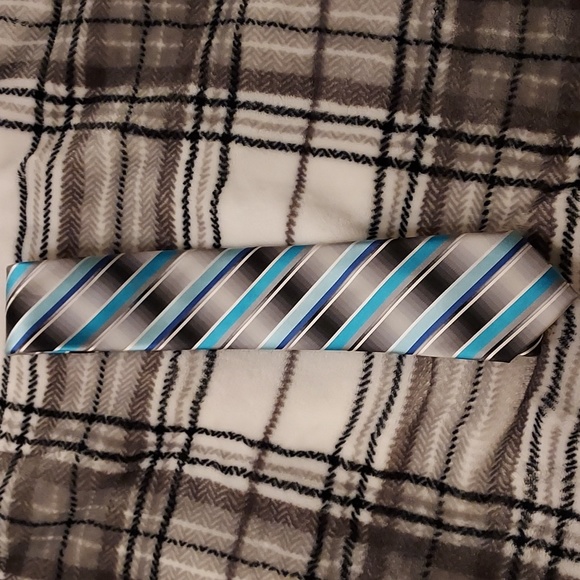 Van Heusen Neck Tie - Picture 1 of 5